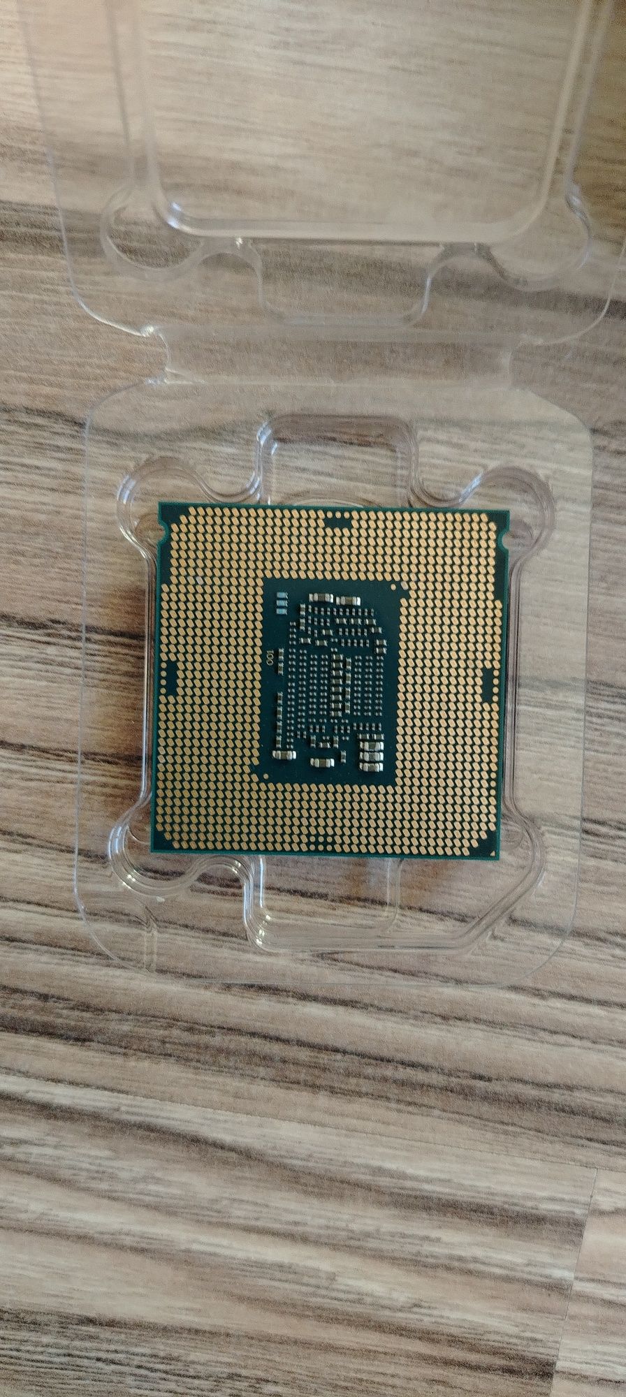 Процесор Intel Core i3-8100