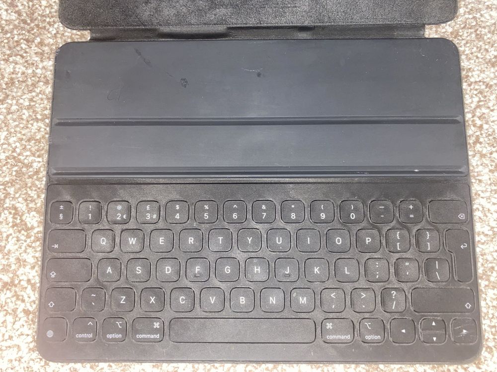 iPad husa smart folio cu tastatura A2039