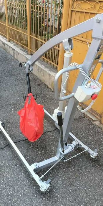 Vand elevator electric pentru pacienti