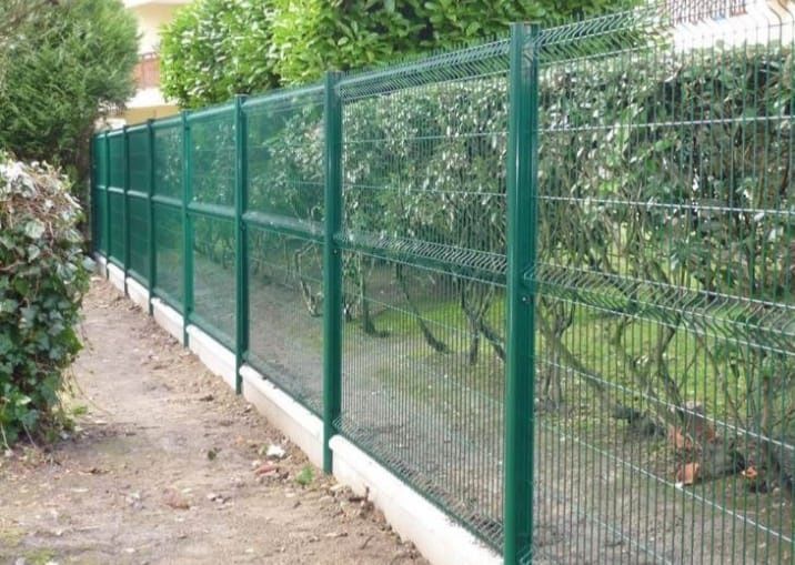 Garduri din plasa bordurata