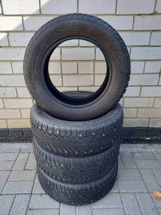 Продам зимнюю шипованную резину