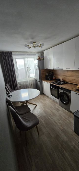 Продам квартиру трехкомнатную ул. планировки в 6 мкр.,с продажей не то