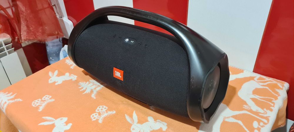 JBL BOOMBOX = 1000 lei