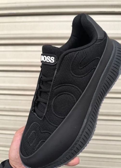 Vând adidași noi Hugo boss