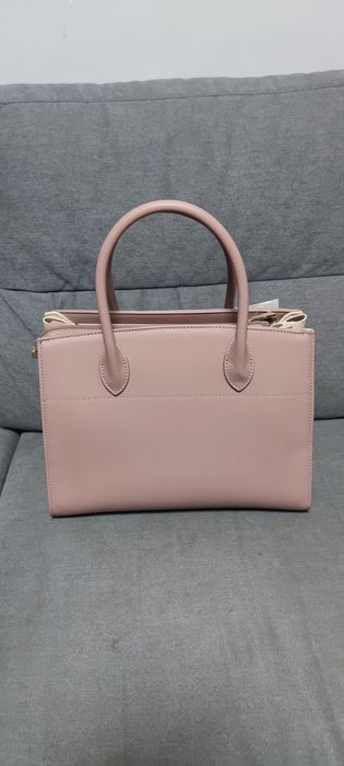 Продавам чисто нови чанти и раница