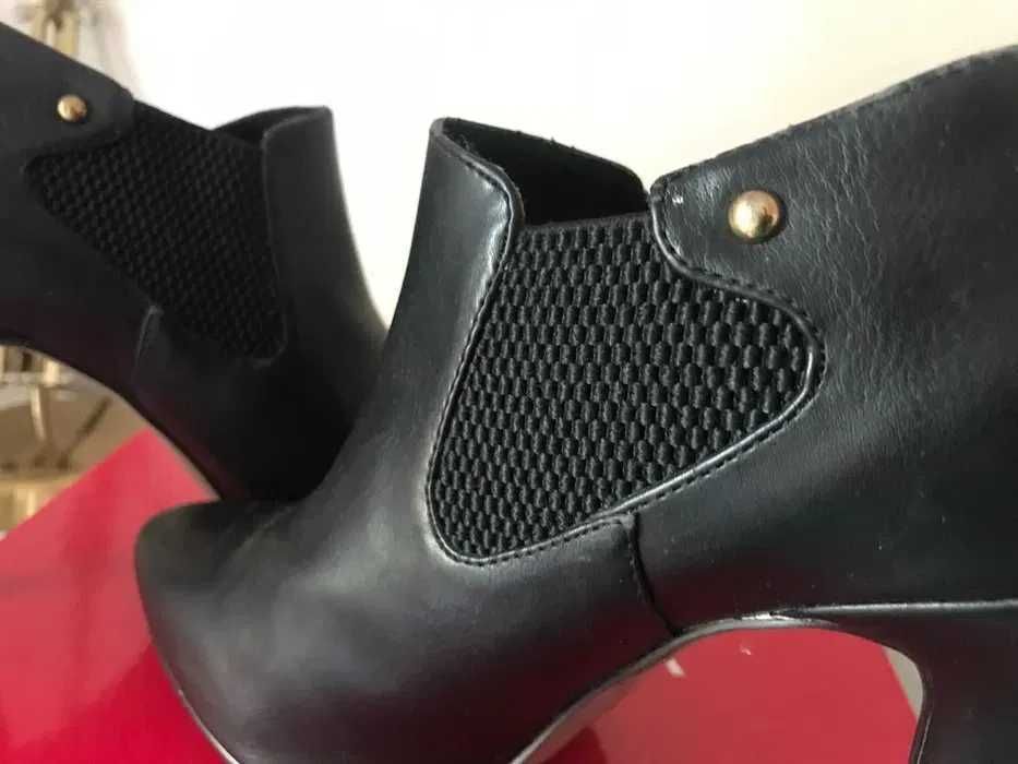 Botine de piele, marca La Strada, cu toc 10 cm