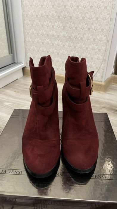 Продам ботинки