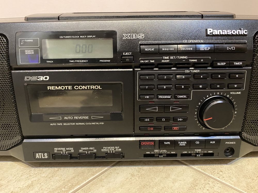 Radiouri colectie Hytachi TRK 8200 HRC si Panasonic RX -DS30