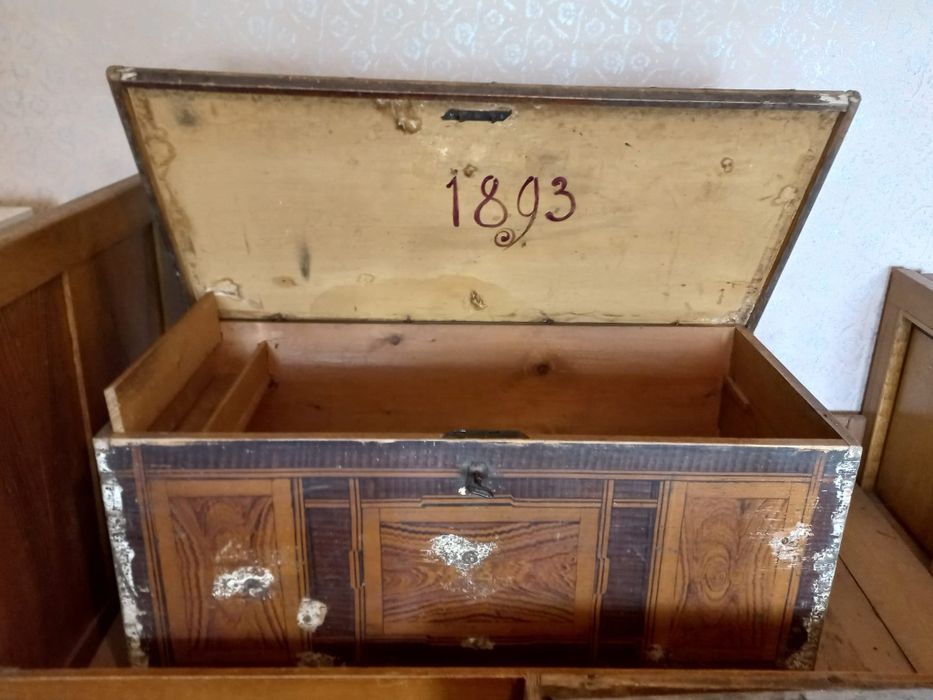 Vând mobilier vechi de la tara