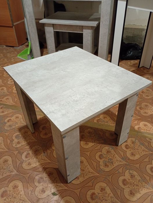 Стол кухонный. Столик журнальный