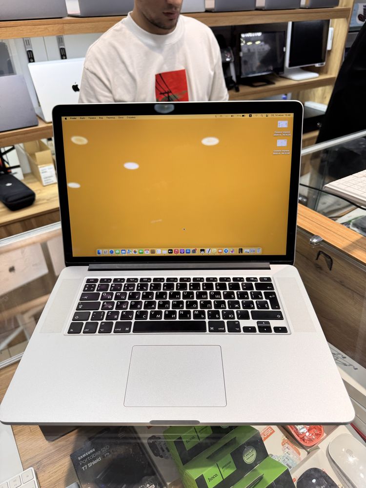 MacBook Pro 15” Retina (Mid 2015) — i7 / 16GB / 500GB SSD