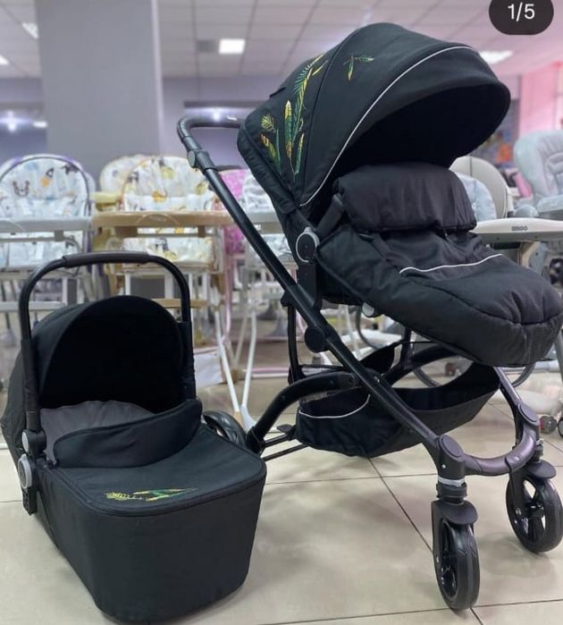 Детская коляска "2 в 1" в отличном состоянии.