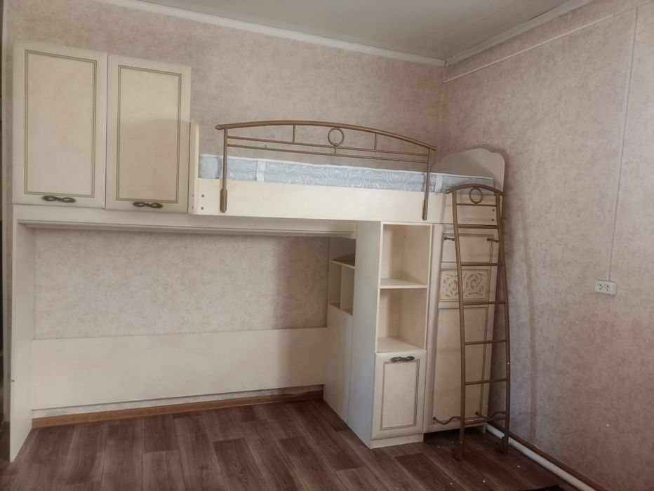 Продаётся кровать со шкафами