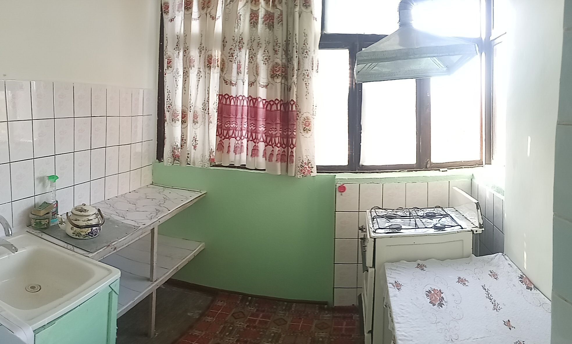 Динамо бозорча томонда жойлашган 2 хонали квартира ижарага берилади