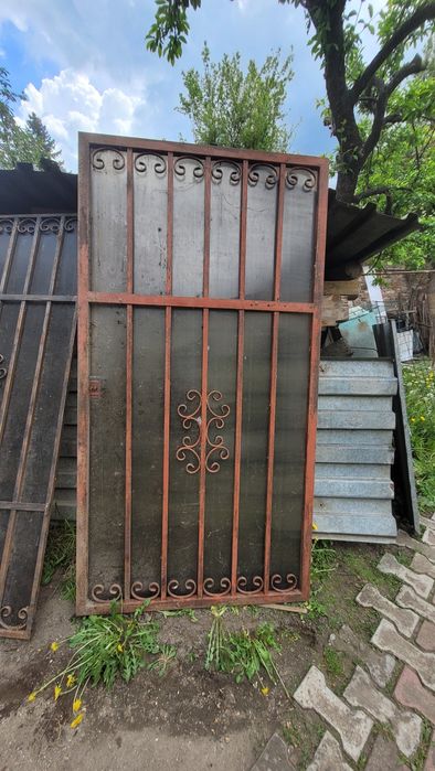 Vand Porti si usi pentru curte