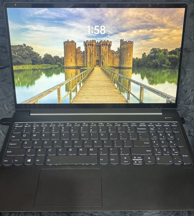 Vând Lenovo Yoga