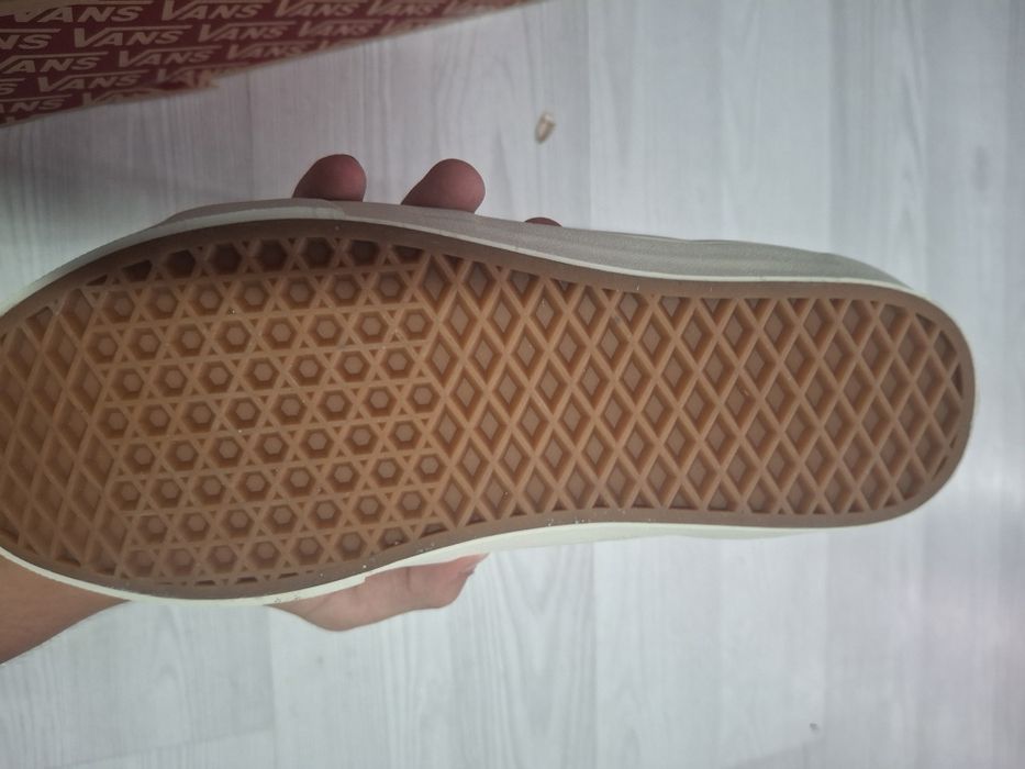 Adidasi Vans noi
