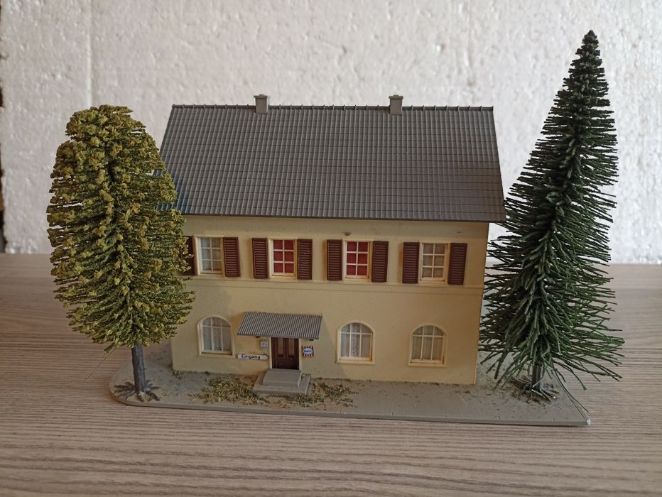 Diorama hotel piko scara 1:87 trenulet electric H0