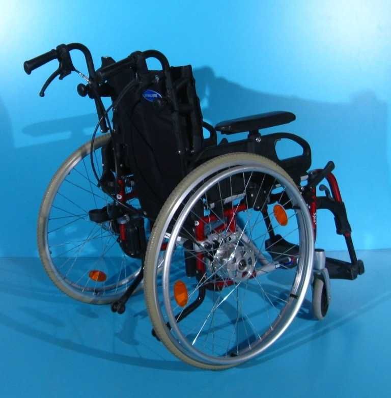 Scaun/carucior cu rotile pliabil Invacare / latime sezut 40 cm