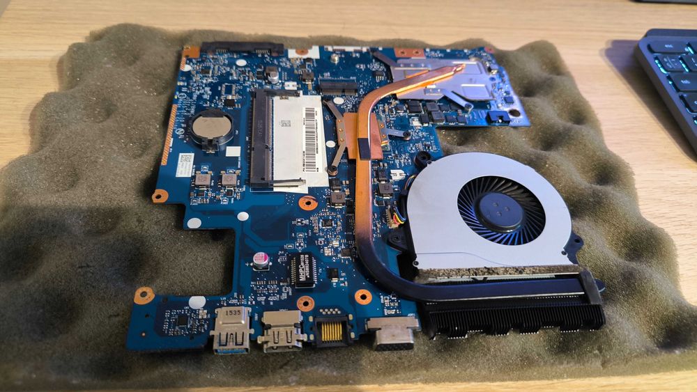 Дънна платка с процесор от лаптоп Lenovo Ideapad 300 15IBR