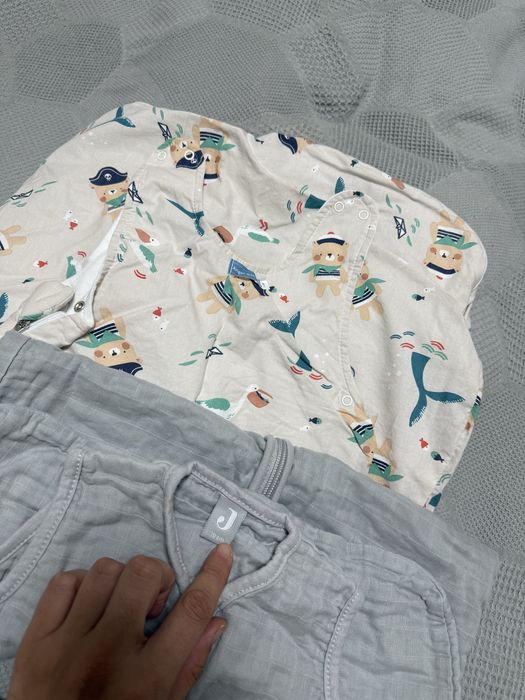 Бебешки възглавници, чаршафи и чувалчета, нови или отлични