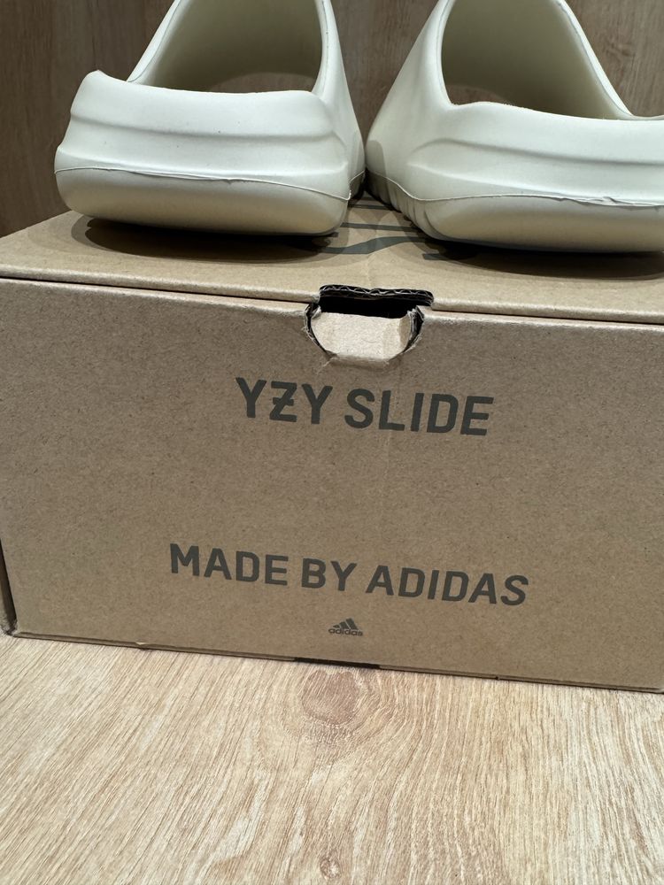 Yeezy Slides "Bone"