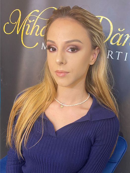Make-up artist București