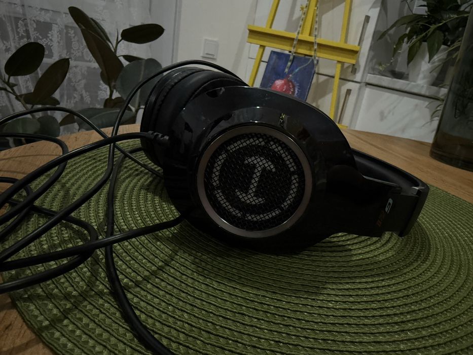 Наушники Edifier G2