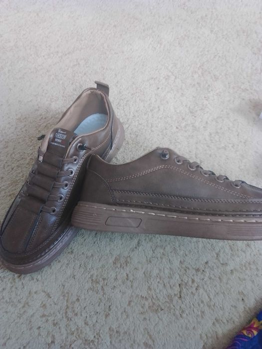 Кроссовки осенние