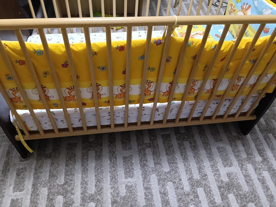 Pătuț bebe din lemn in stare foarte buna