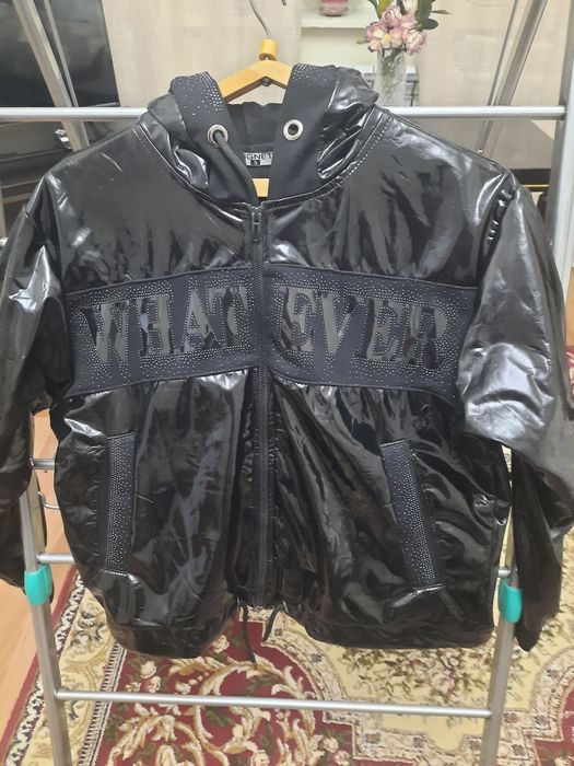 Ветровка чёрная лаковая