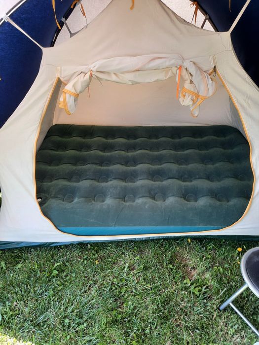 vand cort marechal 4 persoane