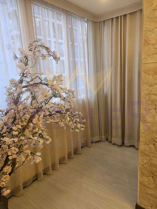 Дава се под наем Тристаен апартамент в Варна, Център - 100 кв.м за 1600 € - Снимка #9