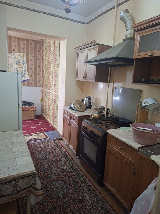 Срочно продаю 3ком квартиру кирпичный дом 3 микр 77 серия