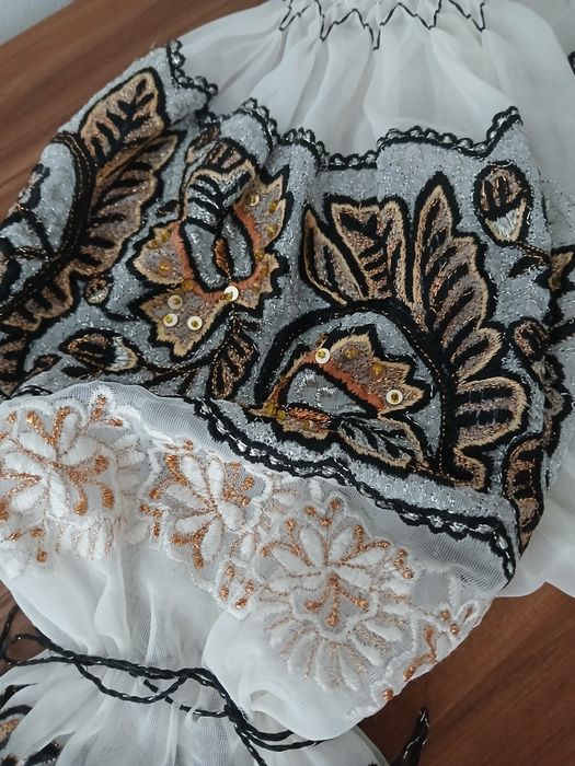 Ie traditionala veche