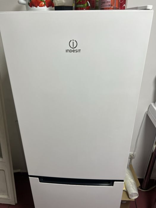 Холодильник Indesit