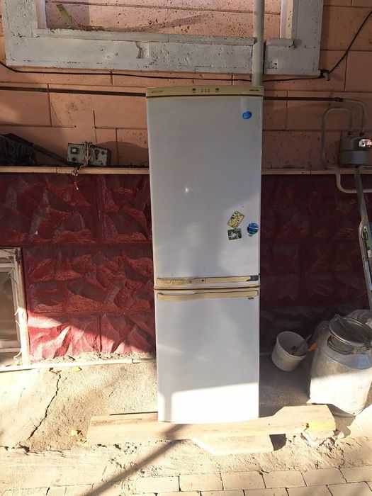 Холодильник  с морозильником