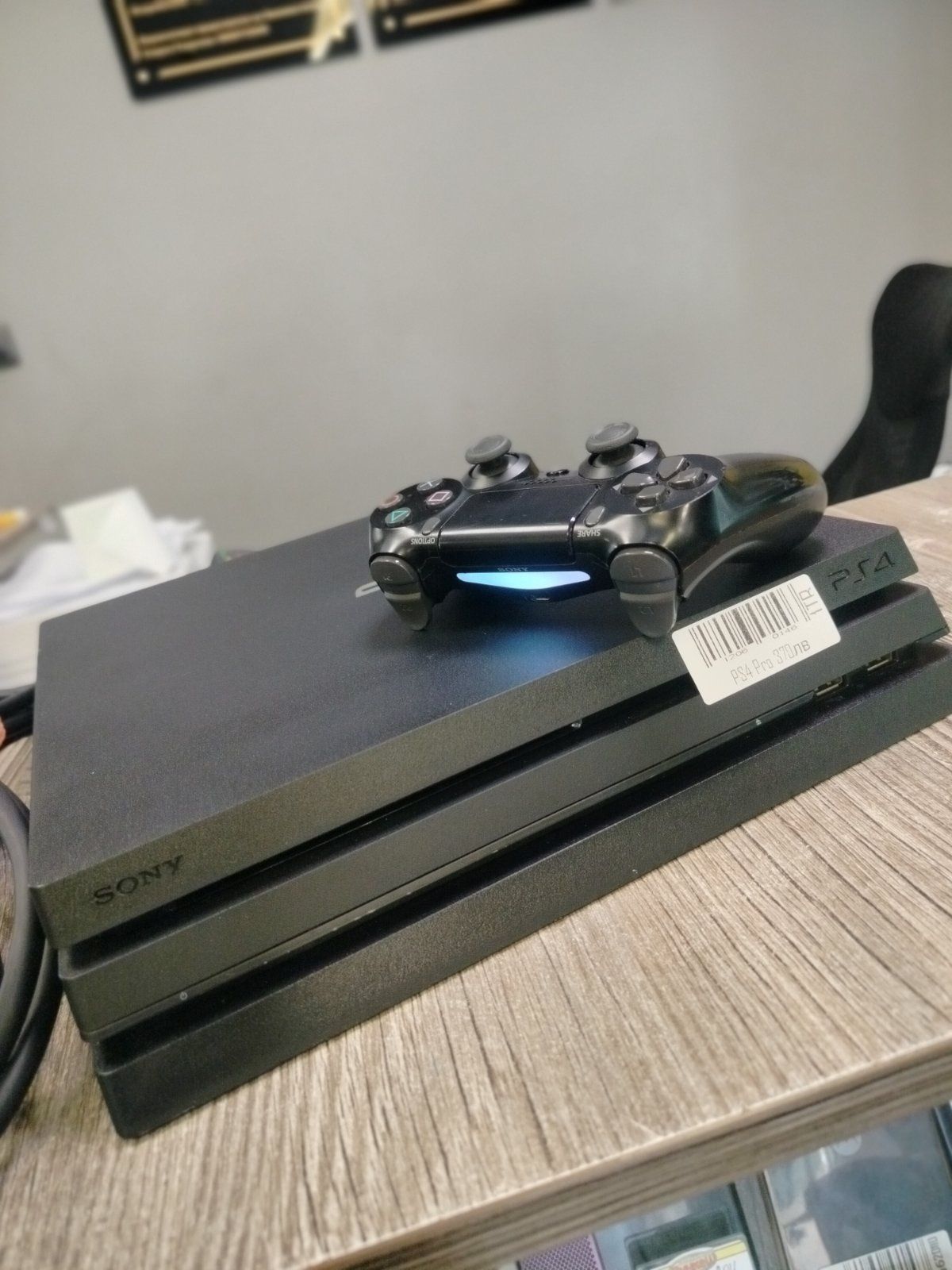 Sony Playstation 4 PRO / 1TB / 1 Джойстик