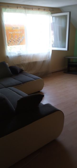 Inchiriez apartament 4 camere la casa