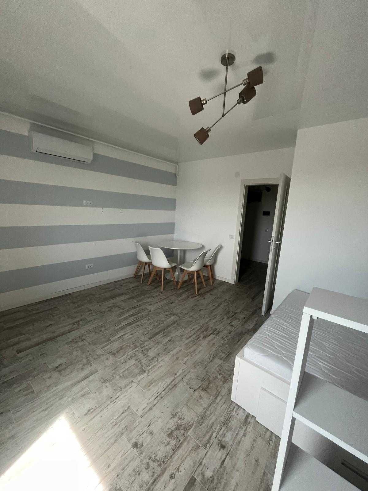 Închiriez apartament cu o camera Central Park 350 Euro negociabil