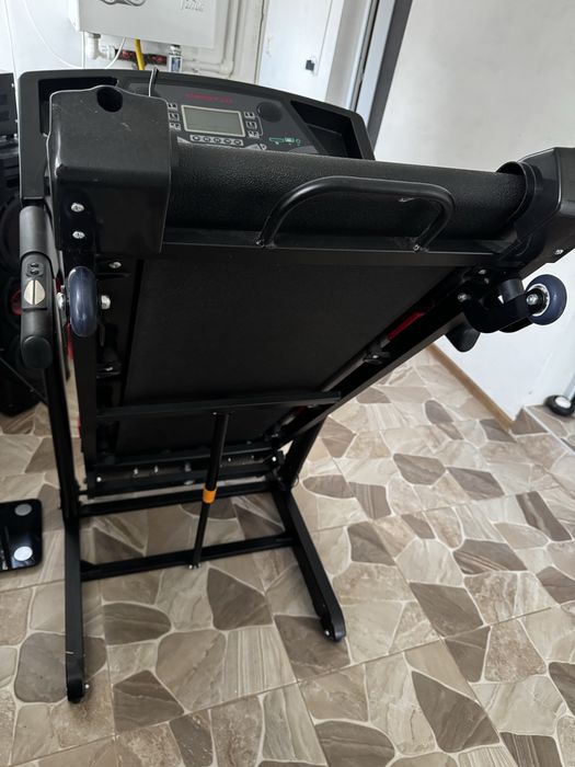 Vând bandă de alergat + bancă fitness – stare excelentă!