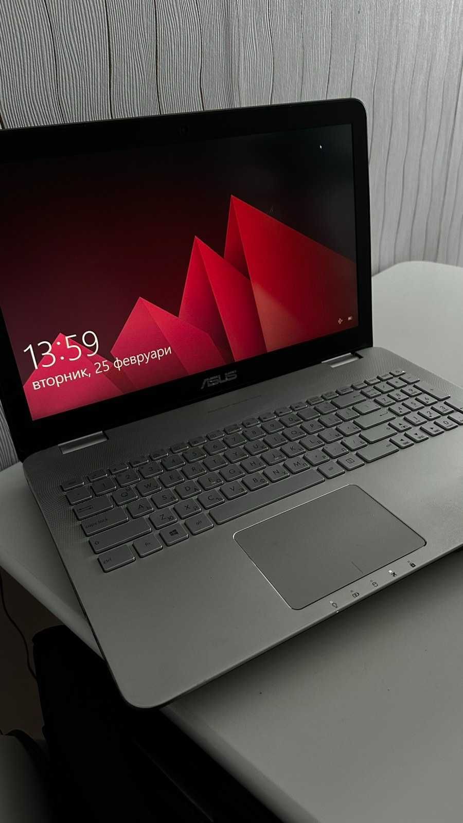 Лаптоп ASUS N551Z
