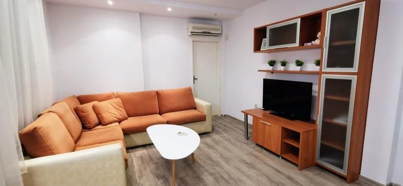 Дава се под наем Тристаен апартамент в Пловдив, Център - 90 кв.м за 750 € - Снимка #1