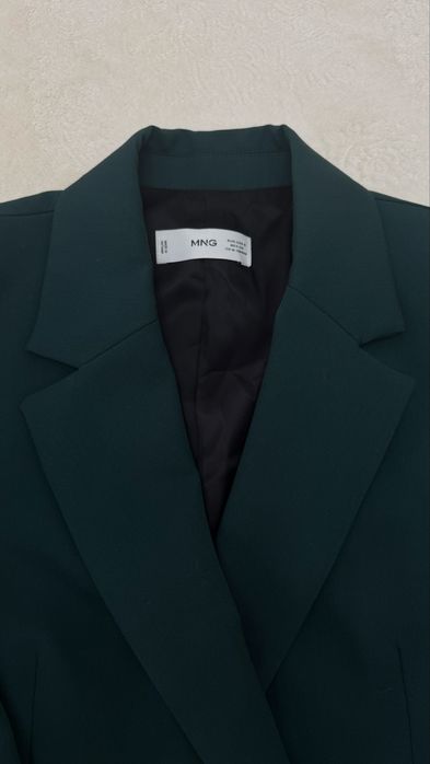 Белый пиджак Miu miu ,изумрудный пиджак Mango