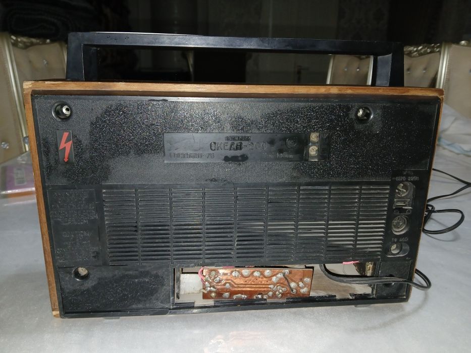 Акеан 109 радио прйомник с блутс и пулт упраления