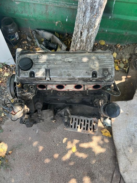 Продам запчасти на мерс 124