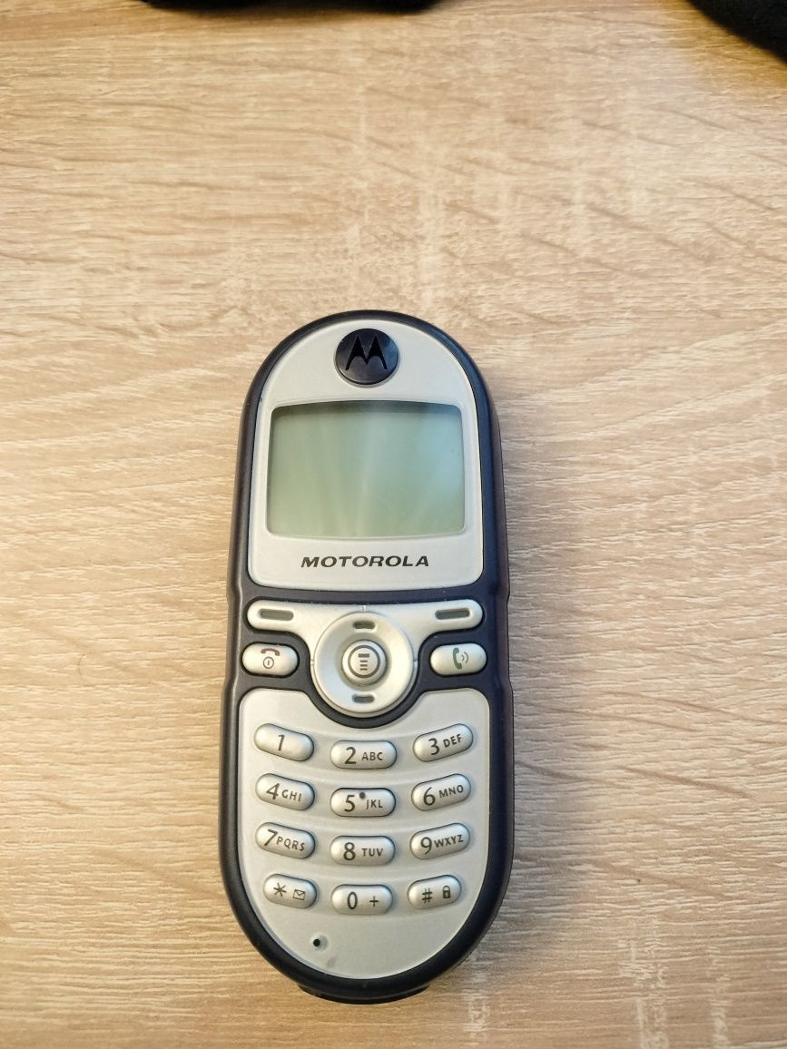 Motorola C200 cu încărcător