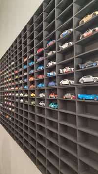 Organizator si suport masinute hot wheels montat si lipit