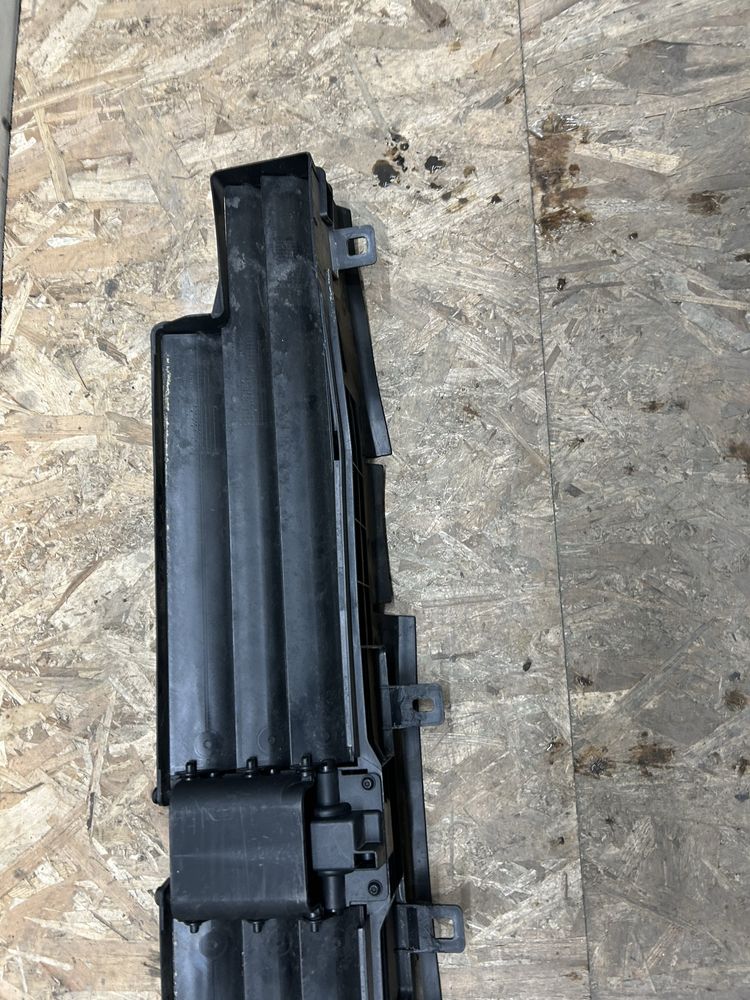 Grila activa bmw G70 seria 7 grila inferioara 2023-2025