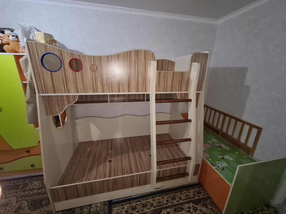 Двухъярусная детская кровать